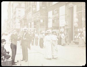 Vista de vendedores ambulantes vendiendo juguetes en la calle, Nueva York, 1902